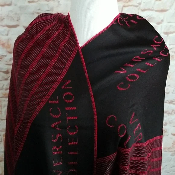 New Versace Logo Striped Scarf - Picture 5 of 13